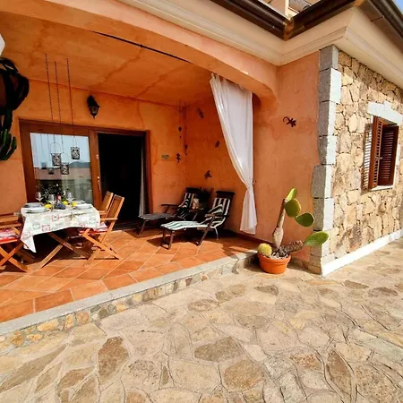 Mit Kamin- Terrasse Und Meerblick By Interhome פוסאדה